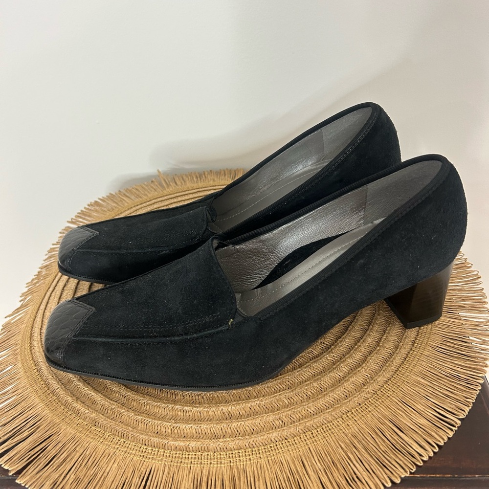 Beautiful Ara Classic Black Suede Block Heels with  croc embossed detail❤️6.5